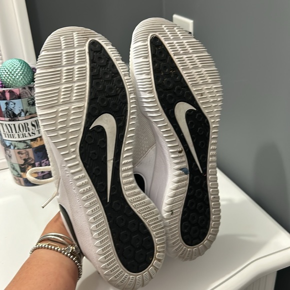 Women’s Nike Volleyball Shoes Size 9 - Picture 2 of 3